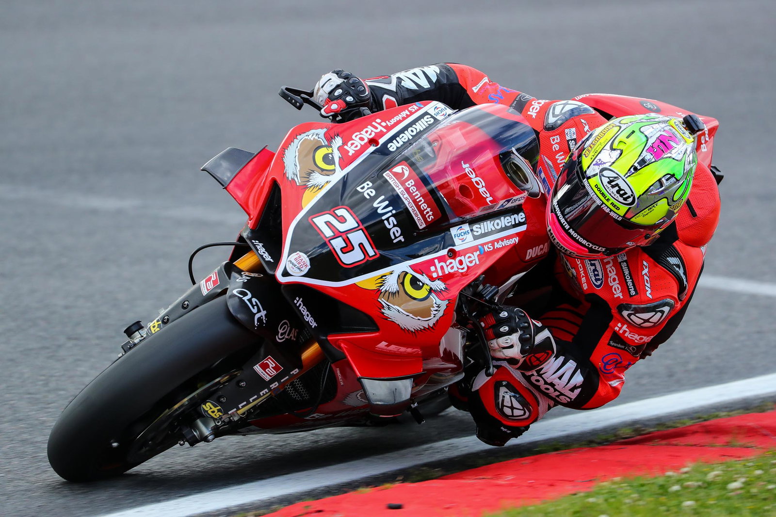 Honda’s Irwin powers to first BSB win at Thruxton